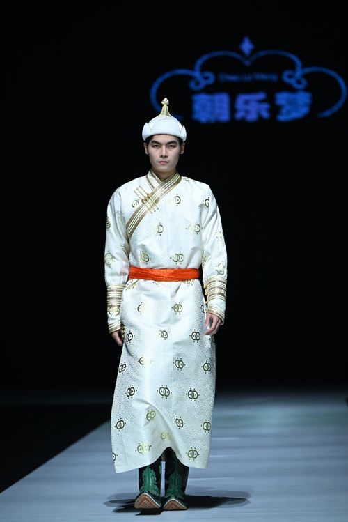 第二届中国民族服饰非遗文化时尚周圆满闭幕