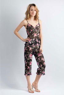 爱比娜服饰产品全貌及加盟店评测