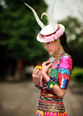 藏族服饰之美 传统与现代的交融